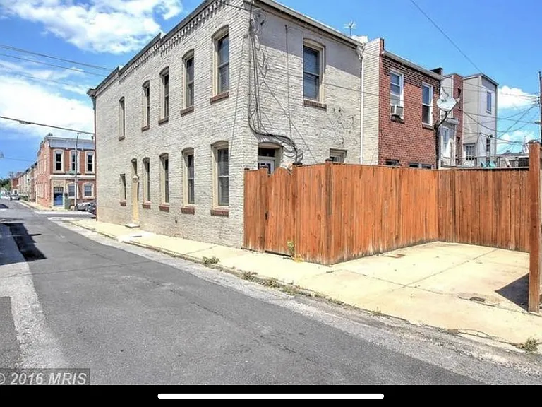 2611 E Fairmount Ave — Photo 3