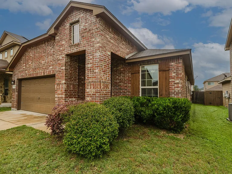 2526 Skybound — Photo 2