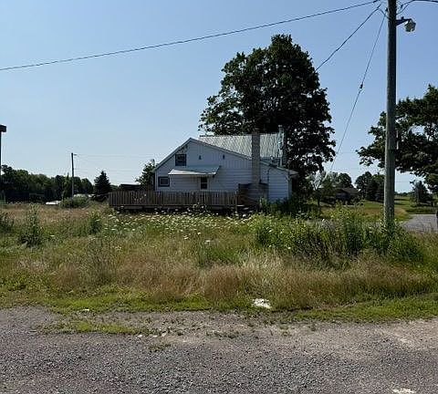 4th image of 381 Squire Rd