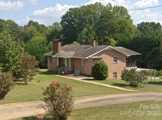 6229 Mountain Grove Rd, Hickory, NC 28602