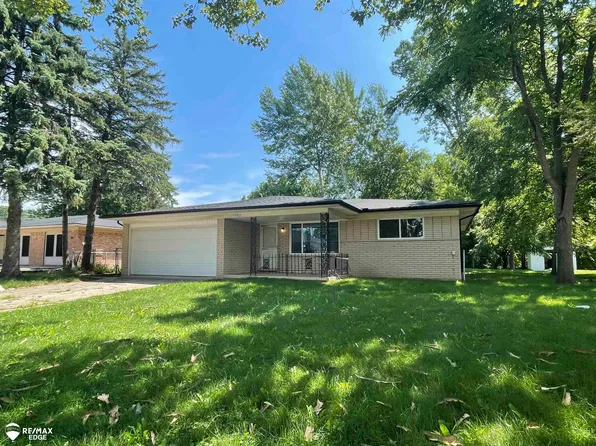 37852 Lola Dr, Sterling Heights, MI 48312