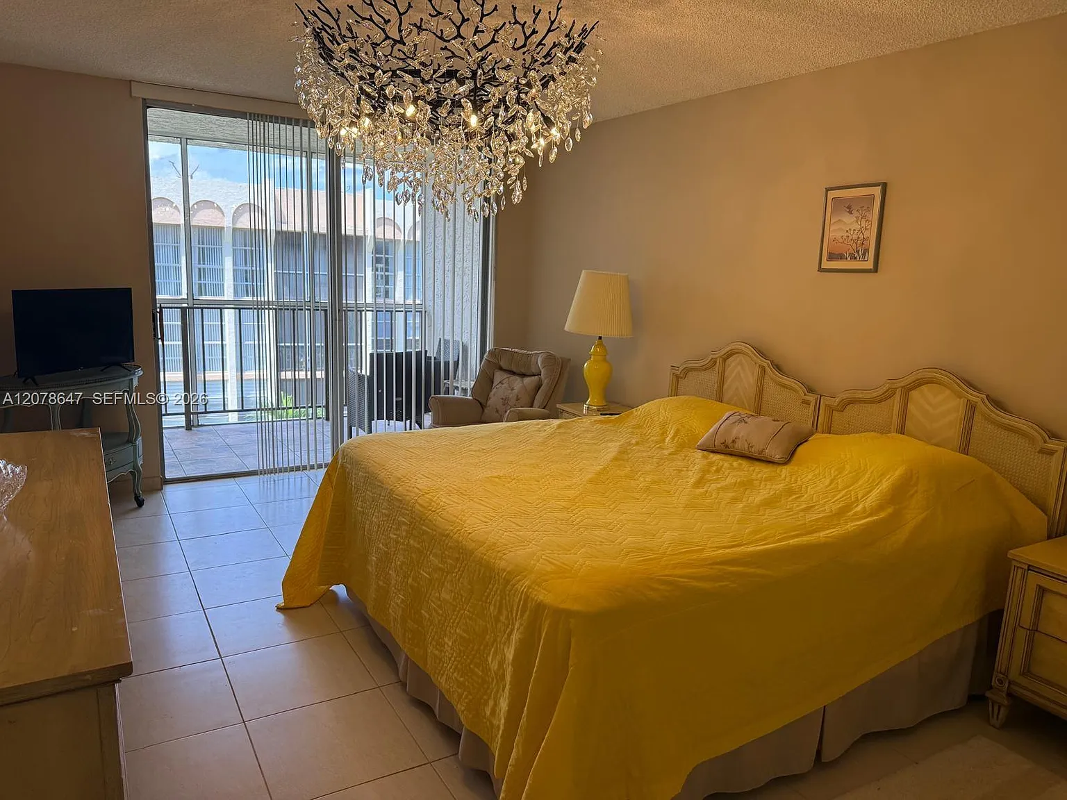 Desoto Park Condo — Photo 4