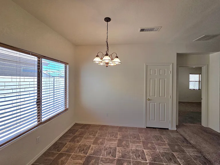 609 W Rio Vista Ln — Photo 8