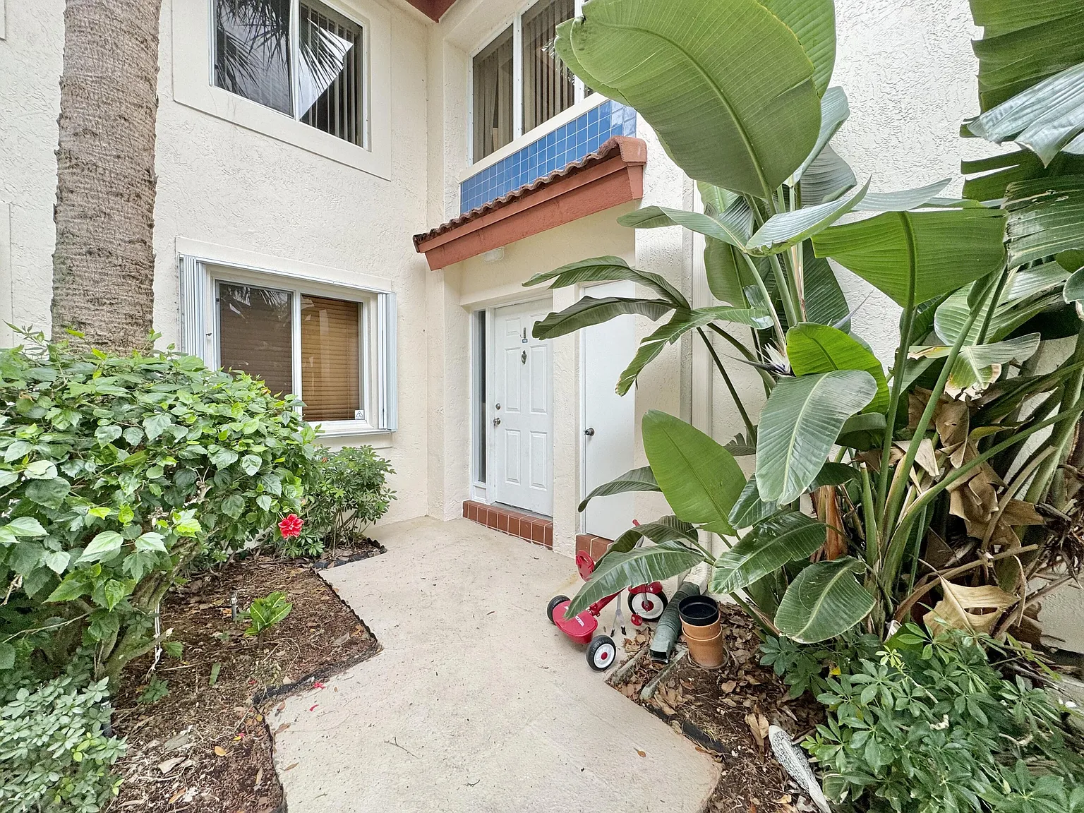 3 bed, 2.0 bath, 1436 sqft, $2,900 — Photo 2