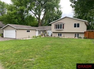 1725 Colette Dr, North Mankato, MN 56003
