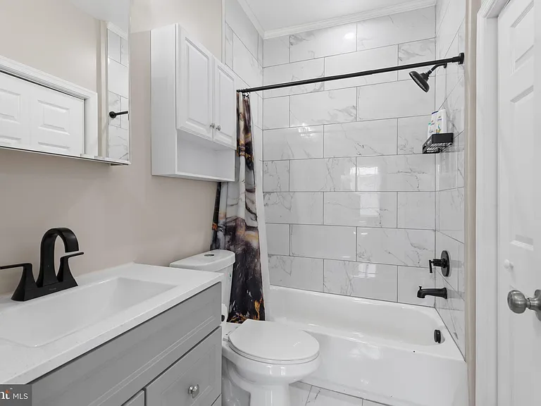 2235 E Chase St — Photo 41