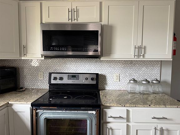 3rd image of 1115 Raspberry St