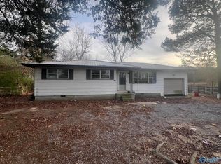 1029 Rabbit Town Rd, Albertville, AL 35950