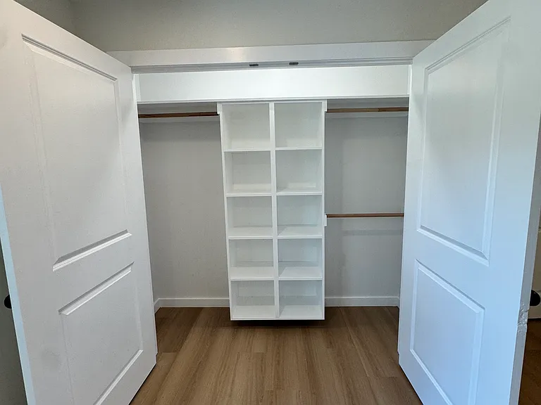 1220 Hollywood Ave #2 — Photo 4
