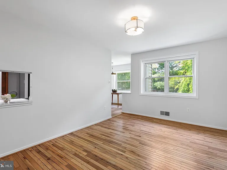 1222 Noyes Dr — Photo 27