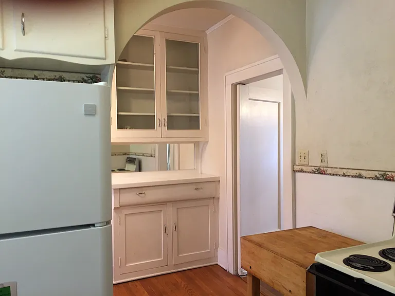 155 S Fountain St #UPSTAIRS — Photo 3