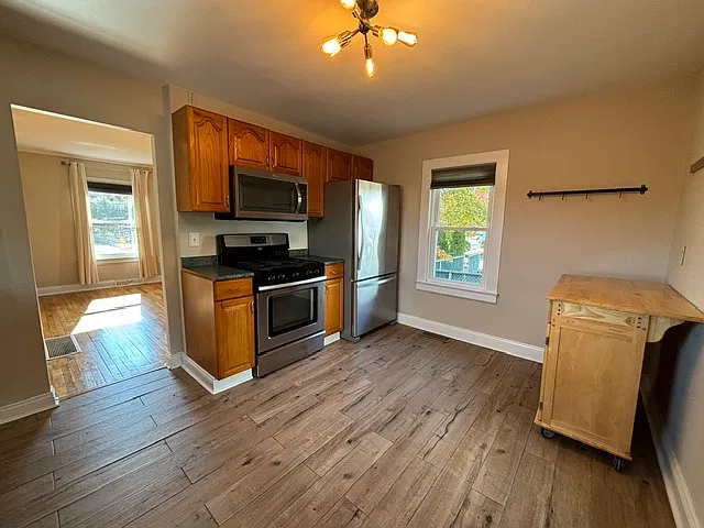 2 bed, 800 sqft, $2,000 — Photo 2