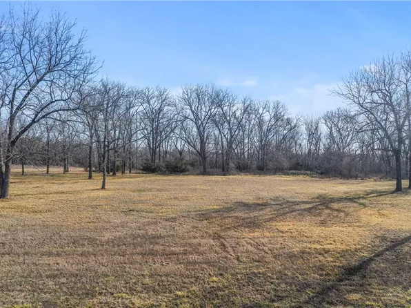 Plum Creek Rd, Paola, KS 66071