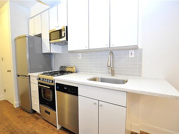 2nd image of 312-320 W 23rd St #1I