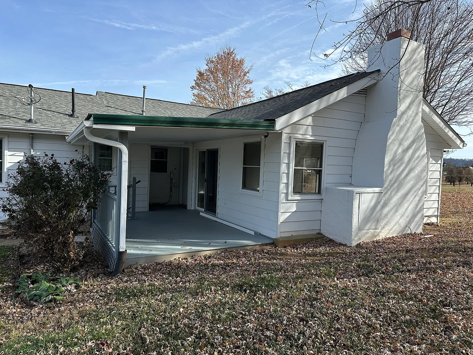 4 bed, 2.5 bath, 2300 sqft, $2,350 — Photo 3
