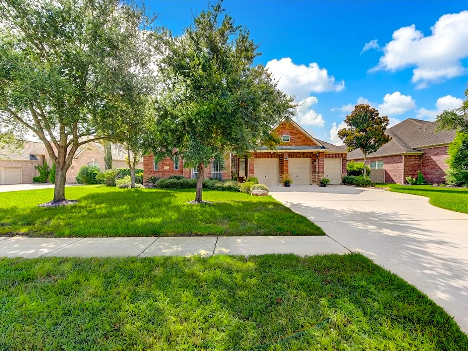 4 bed, 2.5 bath, 3231 sqft, $3,298 — Photo 3