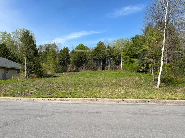 8 Jerry Dr, Plattsburgh, NY 12901