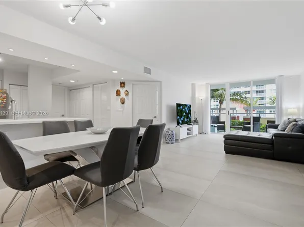 1155 Brickell Bay Dr APT 704, Miami, FL 33131