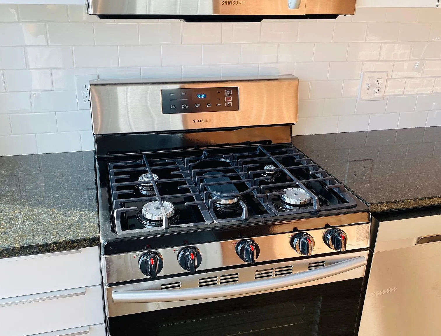 2 bed, 600 sqft, $1,585 — Photo 2