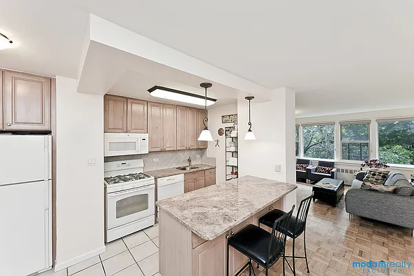 Sold by Moda Realty | media 18