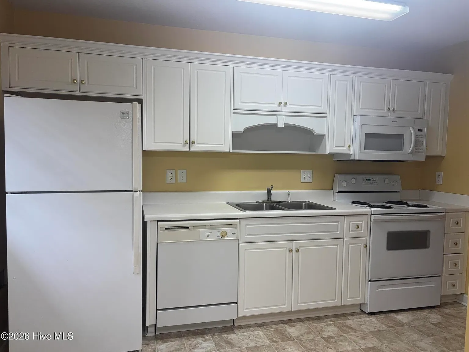 2 bed, 2.0 bath, 1092 sqft, $1,275 — Photo 3