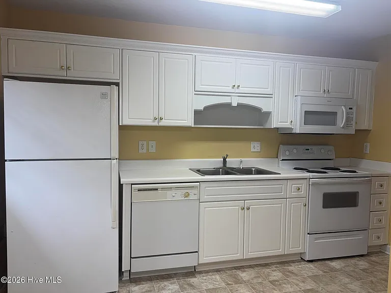 229 Sassafras Ln — Photo 3