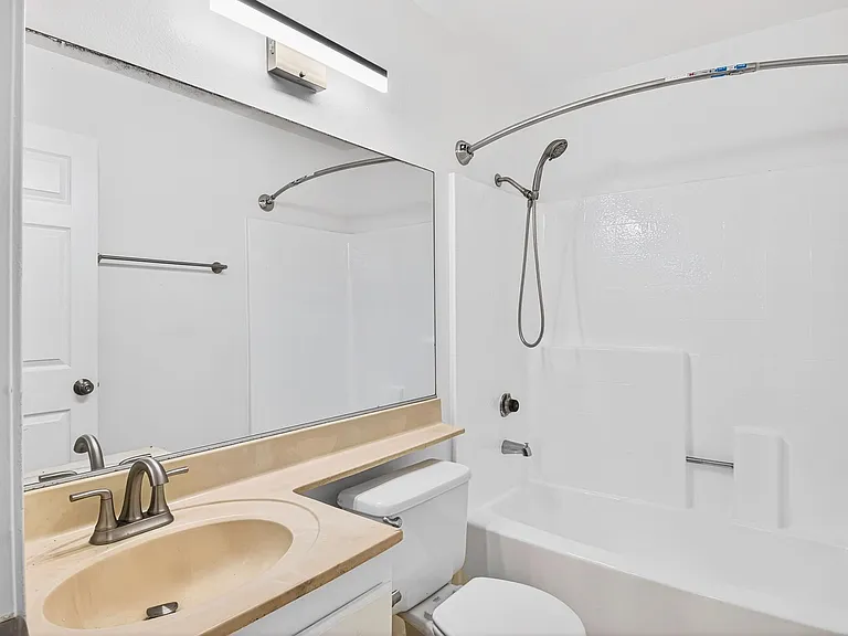 1075 Loma Ave — Photo 18