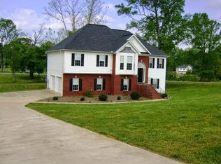 107 Magnolia Dr SE, Calhoun, GA 30701