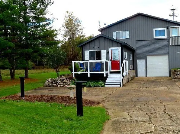 734 E Cayuga St, Bellaire, MI 49615