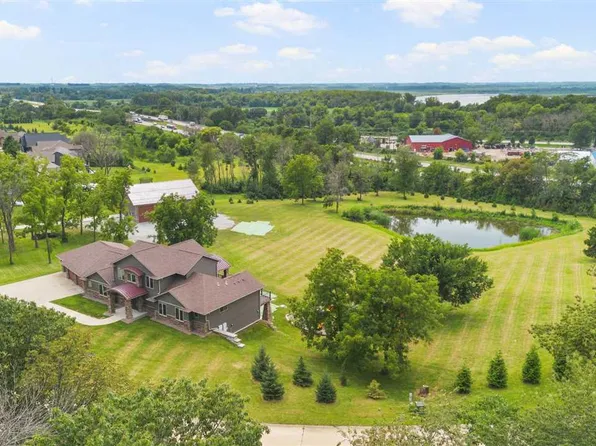 1795 Wenrose Dr NE, North Liberty, IA 52317