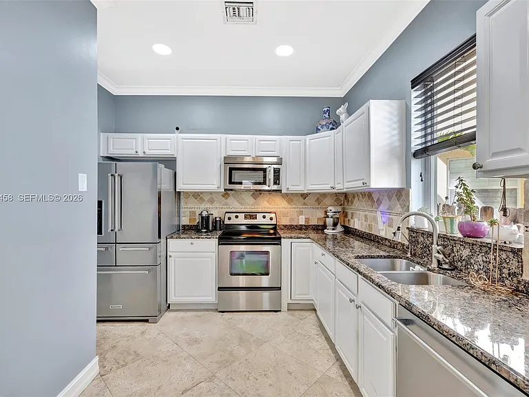853 SW 11th Ct — Photo 19