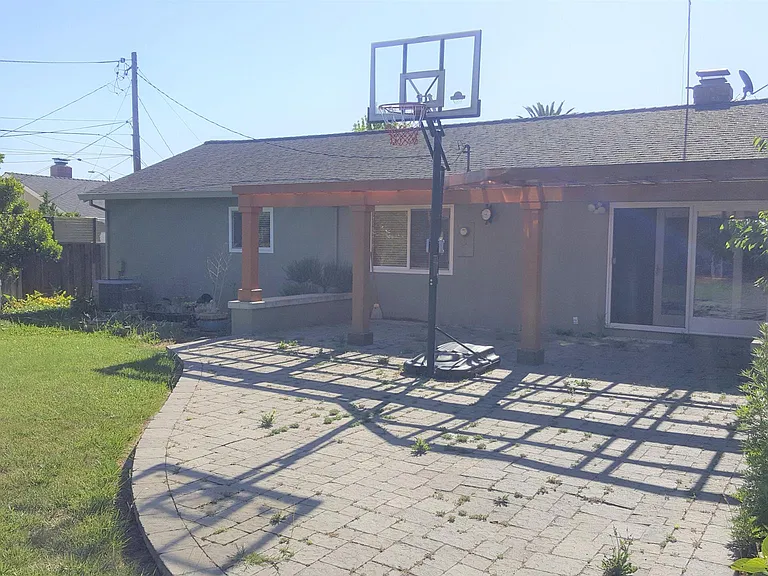 1075 Danbury Dr — Photo 18