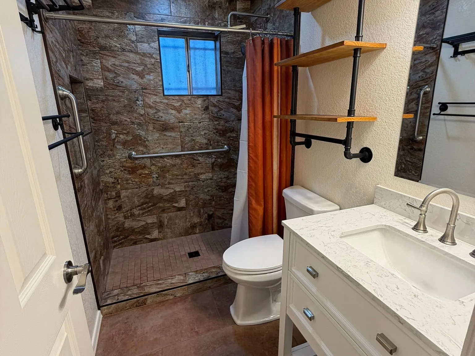 2 bed, 1.0 bath, 900 sqft, $1,075 — Photo 3