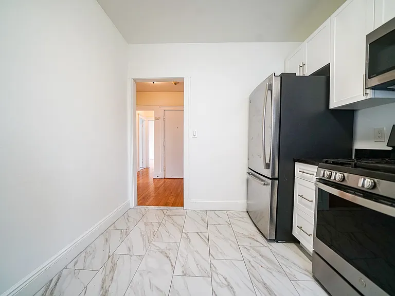 58 Selkirk Rd #12 — Photo 2