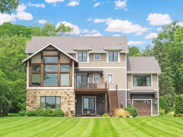 W304N2472 Maple AVENUE, Pewaukee, WI 53072