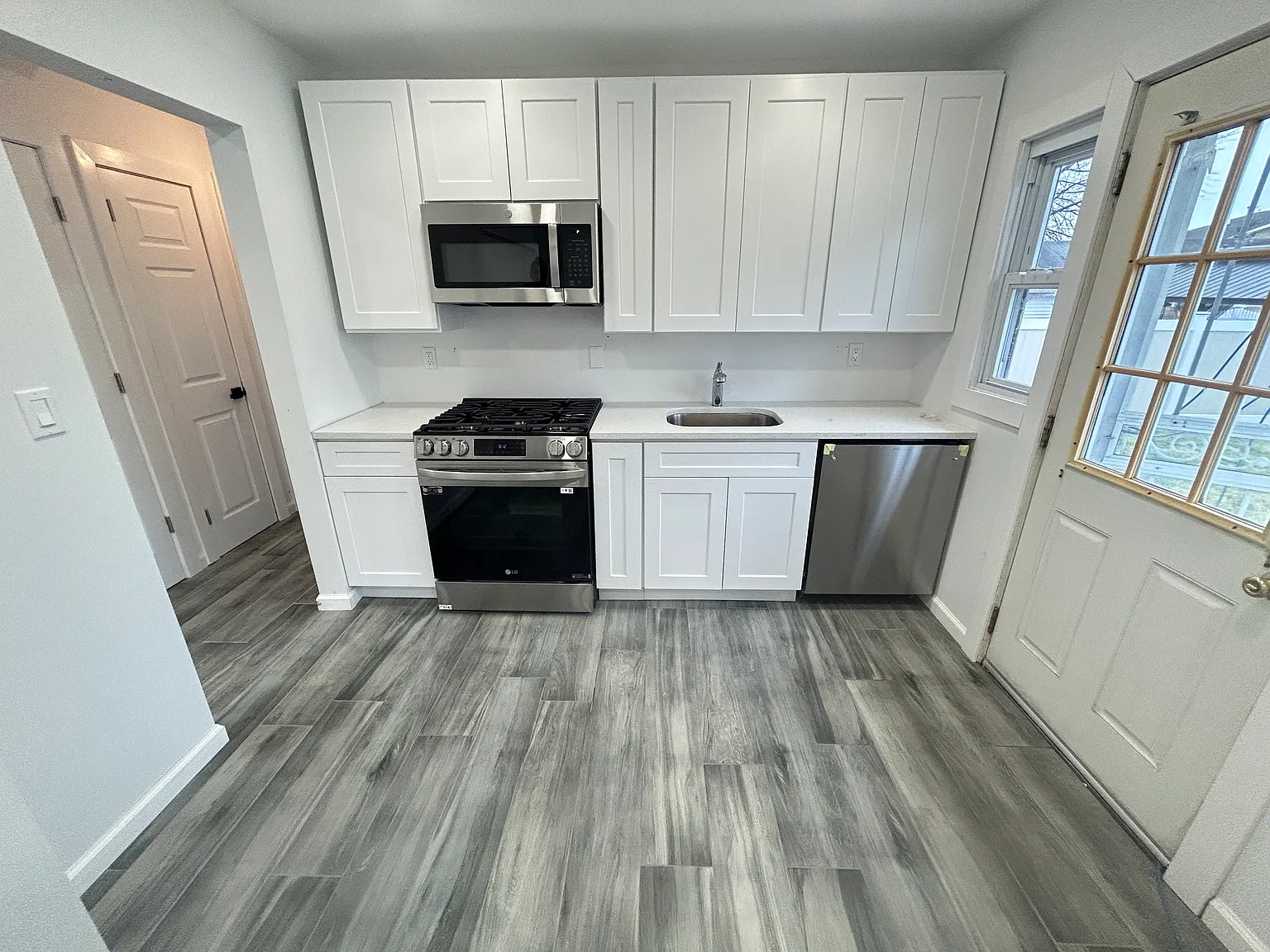 417 Burkhard Ave — Photo 4