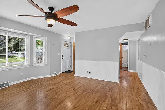3 bed, 2.0 bath, 1135 sqft, $1,257 — Photo 3