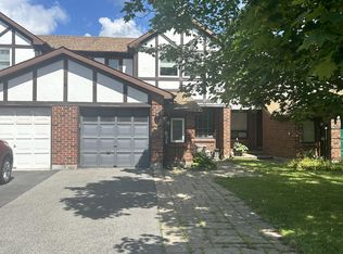 47 Ayton Ln #1, Ottawa, ON K2K2H8