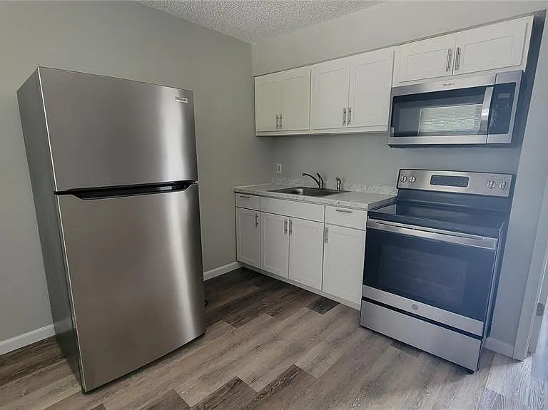 1731 Bridleton Woods #E — Photo 4
