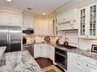 465 Florencia Pl, Melville, NY 11747