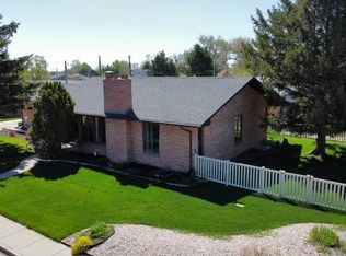 712 Elmwood Dr, Ogallala, NE 69153