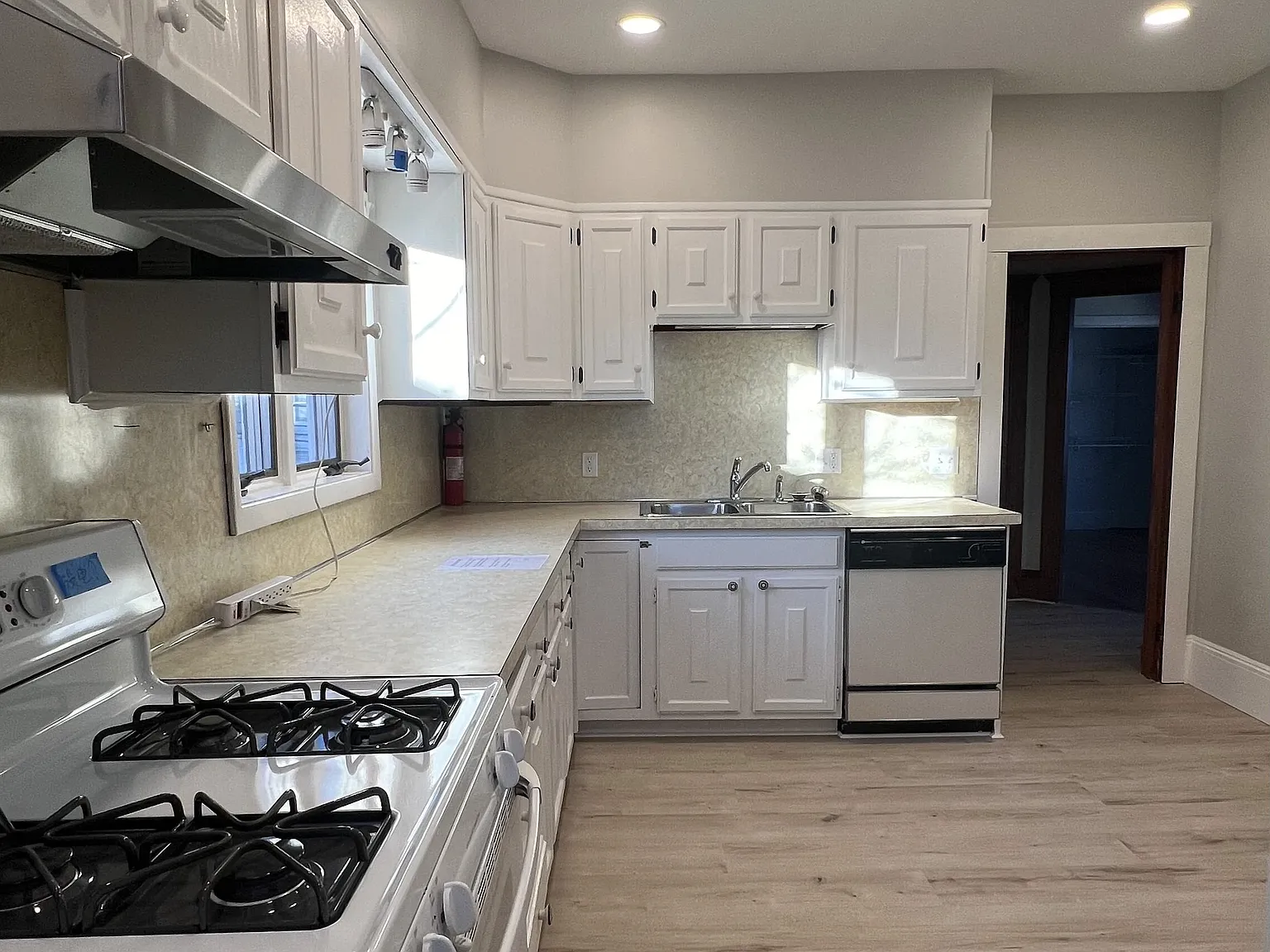 4 bed, $5,600 — Photo 2