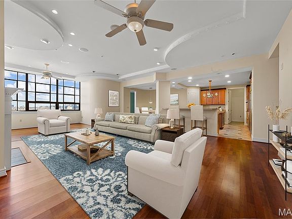 4th image of 400 S 14th St APT 1115