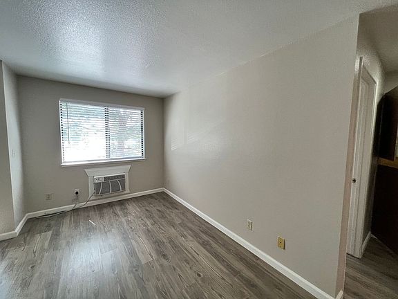 5th image of 430 15th St APT R