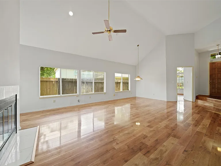 2923 Plantation Wood Ln — Photo 12