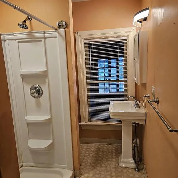 420 Brandon Ave — Photo 4