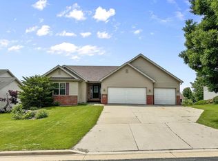 3189 Bookham Dr, Sun Prairie, WI 53590