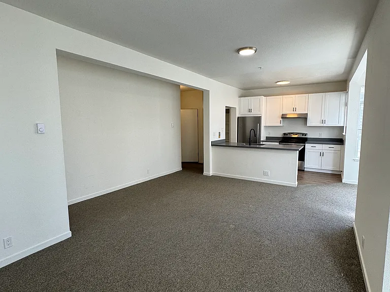 1400 Jones St #202 — Photo 8