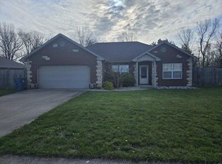 225 Brookstone Dr, Holts Summit, MO 65043