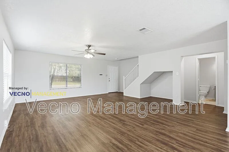 4 bed, 2.5 bath, 2300 sqft, $2,100 — Photo 4